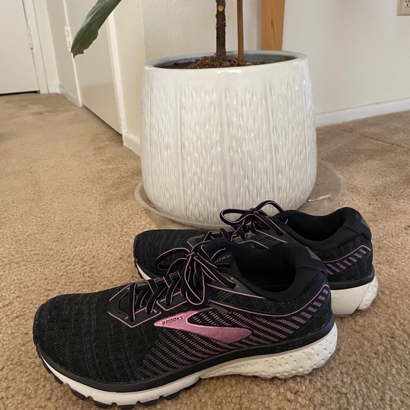 brooks ghost 12 size 8.5 womens